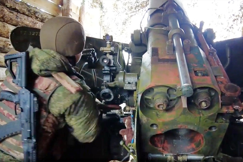 Видео уничтожения пункта управления БПЛА ВСУ гаубицей Гиацинт-Б показало МО