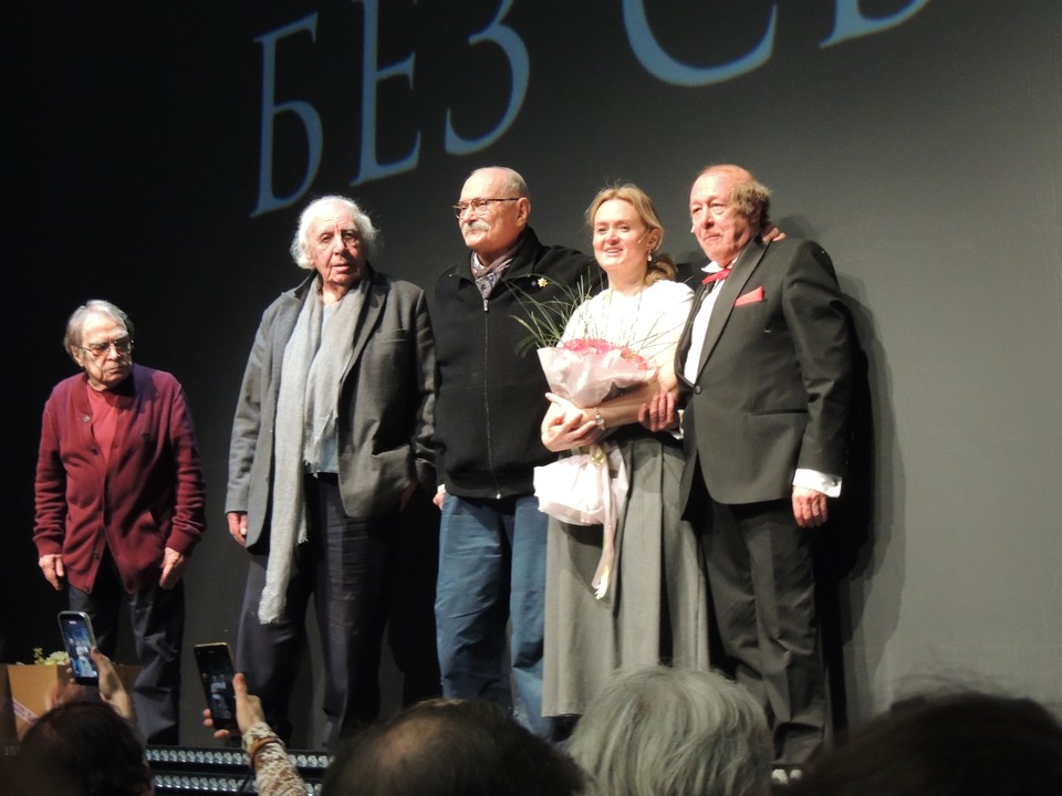 Михаил Ефремов приник к руке Никиты Михалкова: как прошла светская премьера спектакля Без свидетелей