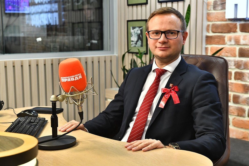 Депутат Исаков: конгрессмены США понимают, что Зеленский авантюрист и мошенник