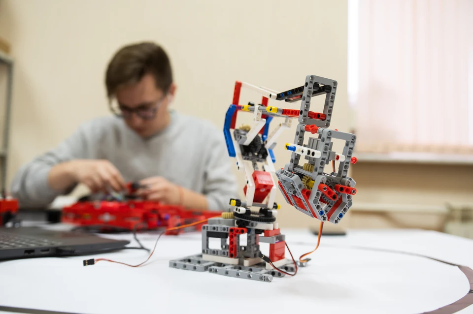 KP.RU: Lego зарегистрировала в России свой бренд Rebuild the World
