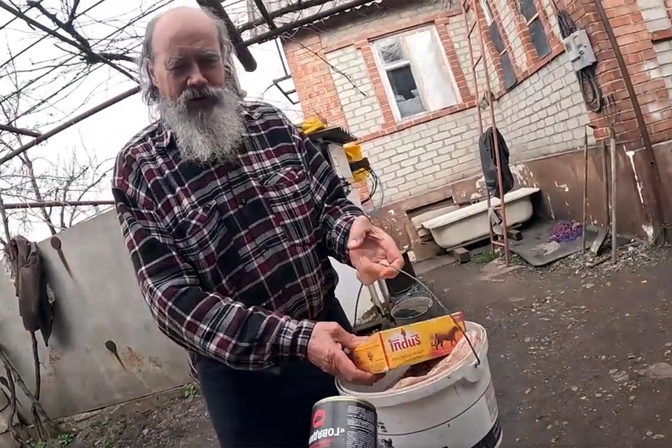 Житель Красноармейска рассказал, как тушил дома соседей под обстрелами ВСУ