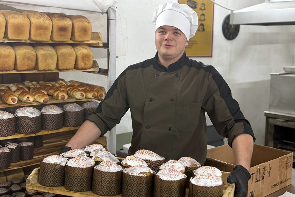 В зоне СВО, где объявили пасхальное перемирие, сбросят пасхальные куличи