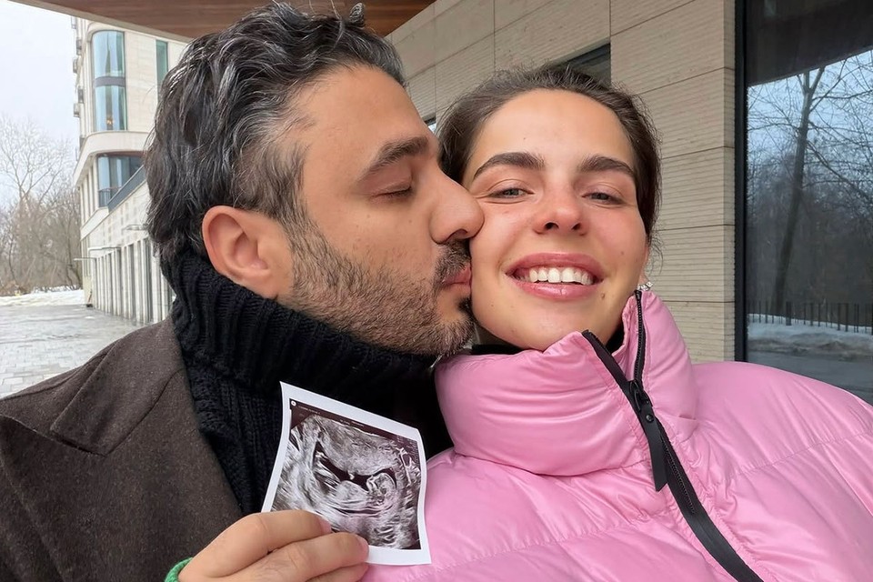 Беременность протекает как по учебнику: Стало известно о пополнении сразу в шести семьях звезд