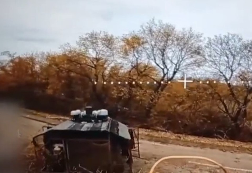 Операторы российских дронов сбросили мины перед украинскими бронемашинами