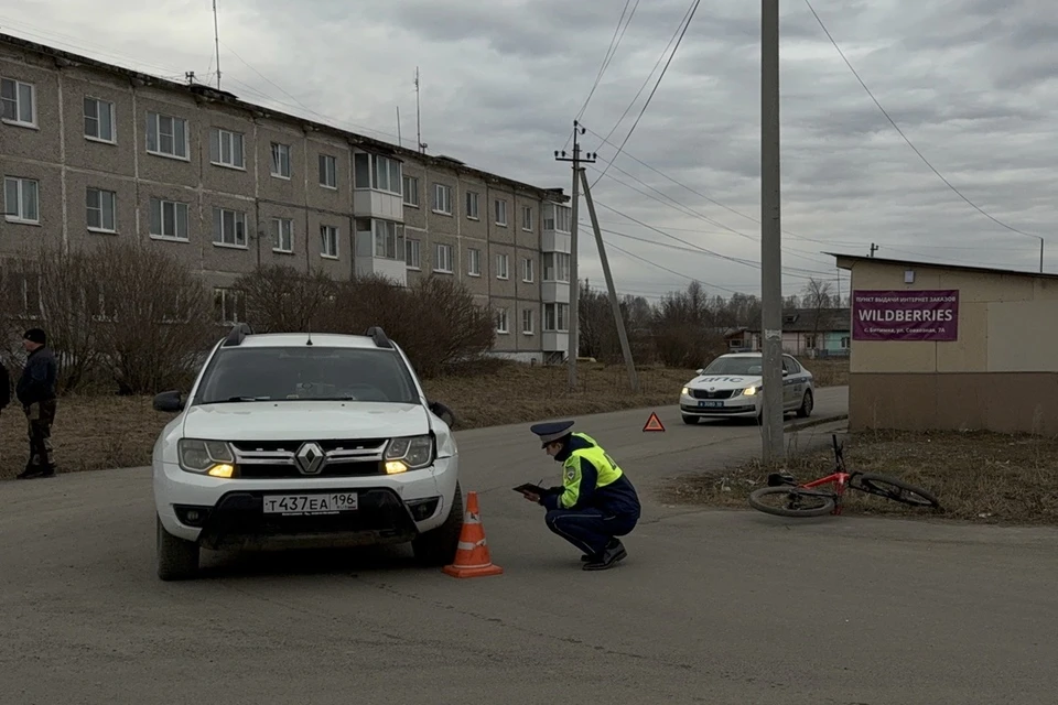 Девочка не справилась с управлением и врезалась в кроссовер. Фото: Госавтоинспекция Свердловской области