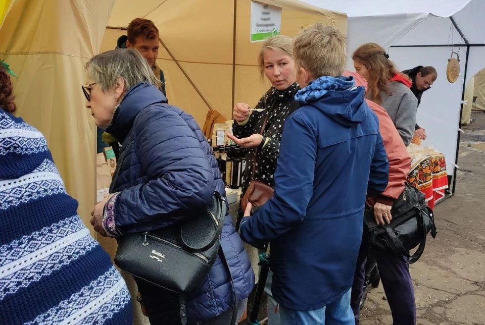 Ярмарка организуется при поддержке областных в Минпромторга и Минсельхоза региона в соответствие с обозначенными главой региона приоритетами по поддержке местных производителей.