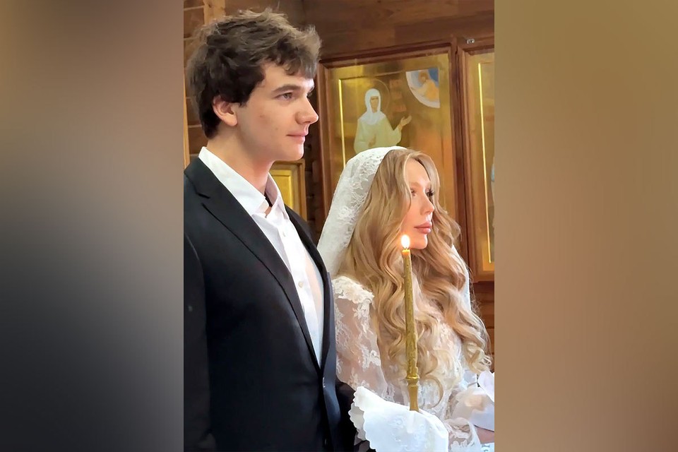 Блогер Карина Кросс вышла замуж за хоккеиста, который младше нее на 11 лет: история стремительной любви