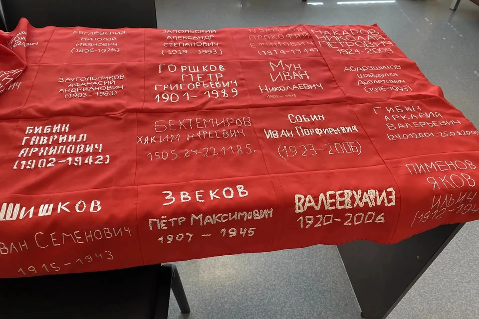 Полотно собирают из двух тысяч двести двадцати лоскутов. Фото: мэрия Оренбурга
