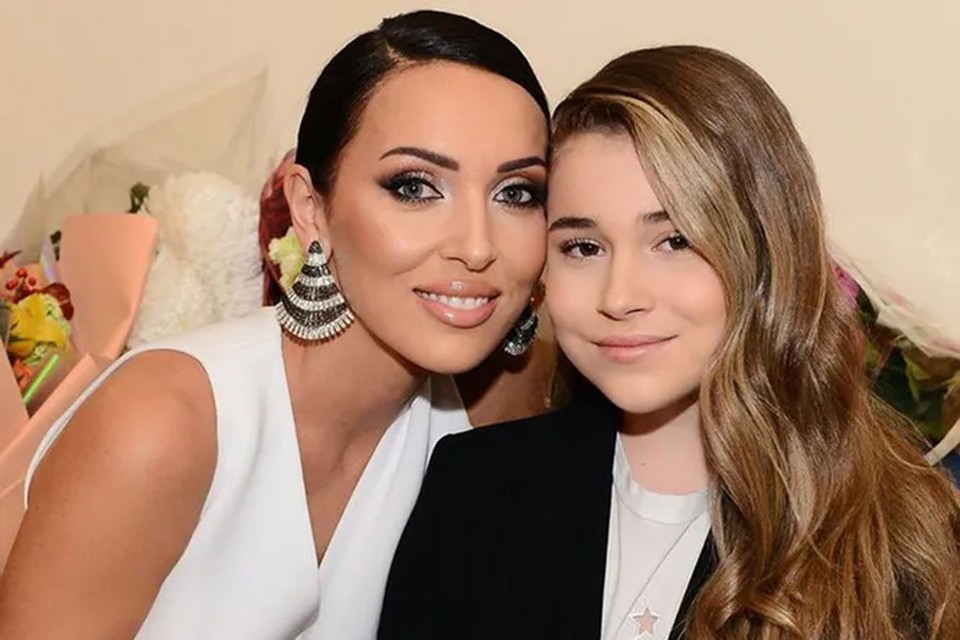 Алсу публично обратилась к уехавшей в США дочери