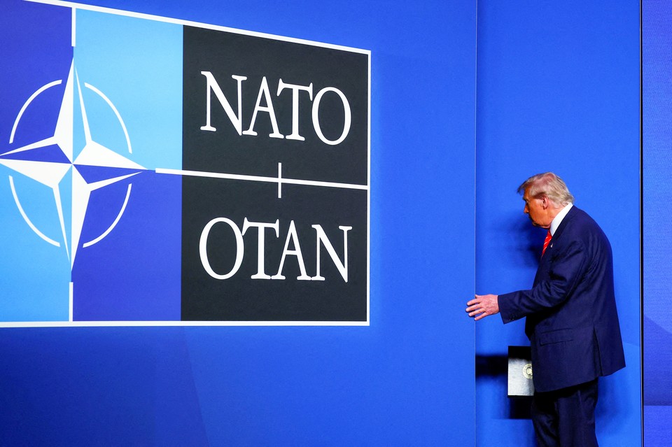 «Проклятье Зеленского» добралось до НАТО: альянс трещит по швам