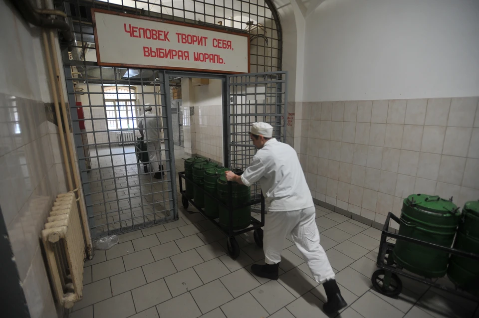 Экс-сотрудница СИЗО попала под следствие в Ростове.