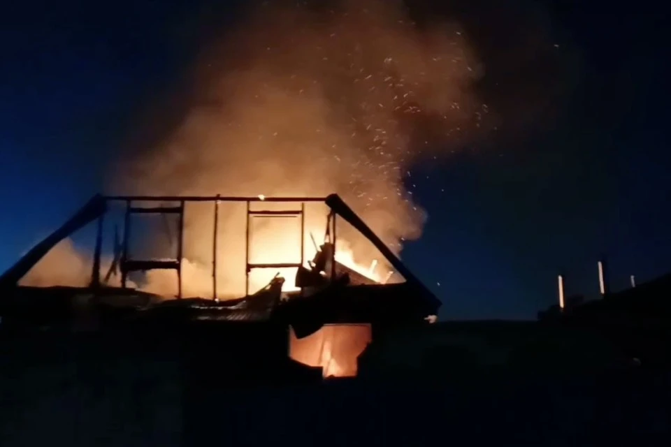 Женщину после пожара доставили в больницу. Фото: ГУ МЧС по Тверской области