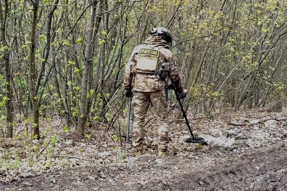 Украинские боевики маскируют мины монтажной пеной