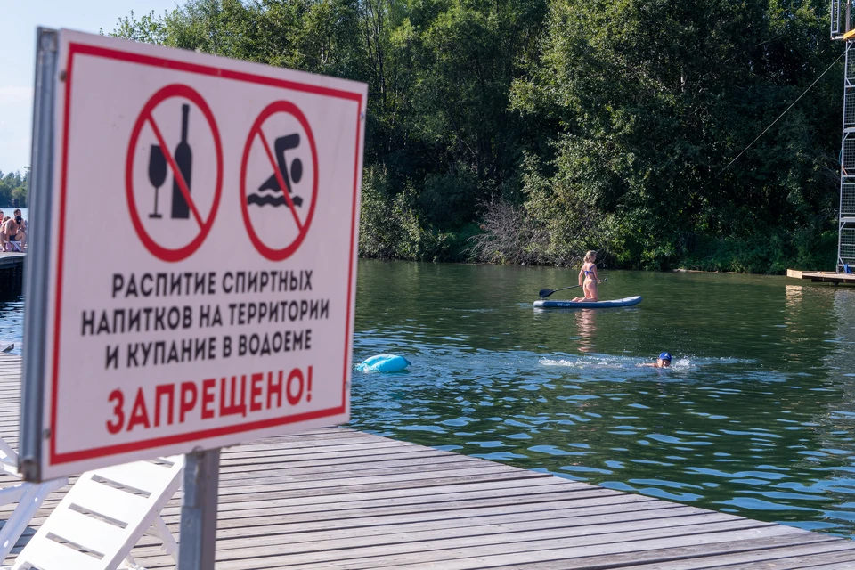 Купальный сезон не открылся, но это не остановило подростков.