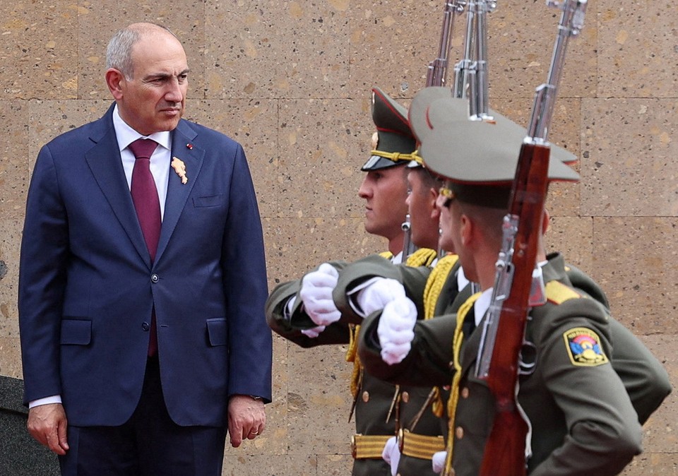 Коричневые корни Никола Пашиняна: появилась версия, почему «союзник» России не осадил Зеленского за призывы к террору на Параде Победы