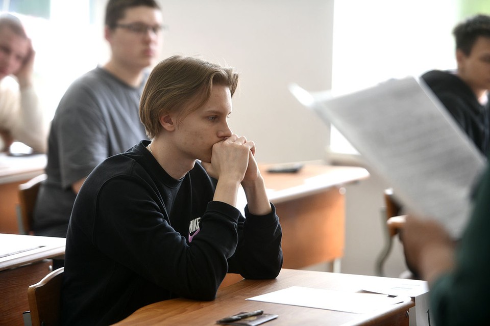 ЕГЭ все ближе: Как родителям не сойти с ума от тревоги и не свести с него ребенка