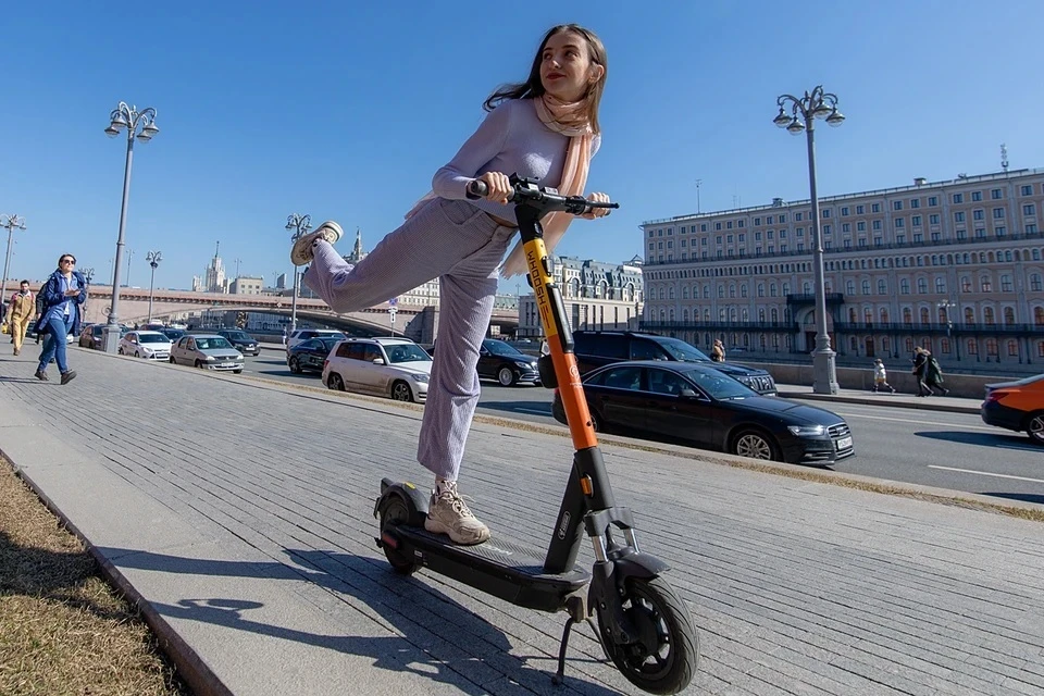 Жителей Москвы предупредили о мошеннических схемах с сервисами аренды самокатов