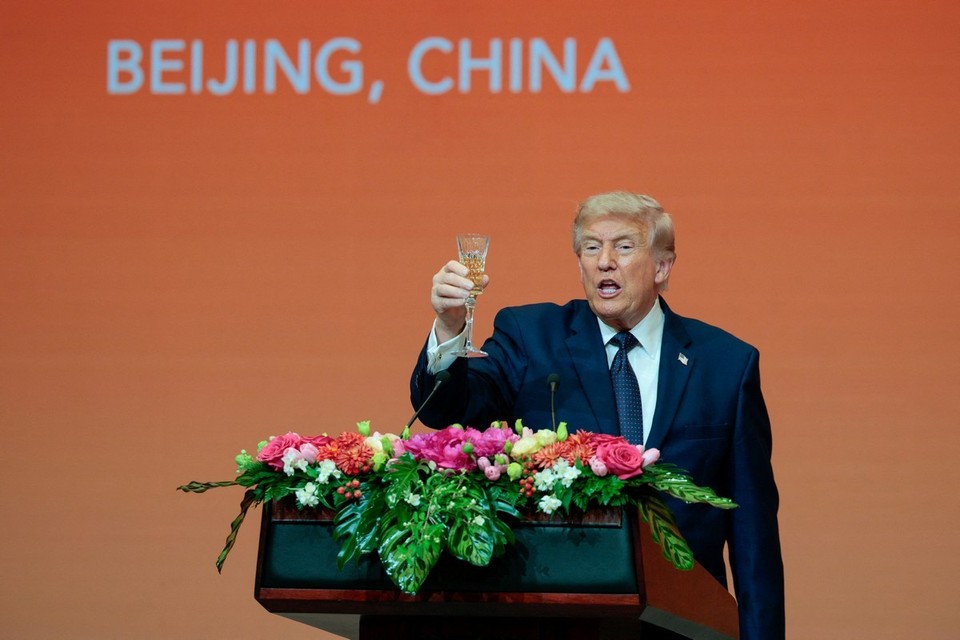 «Всё пошло не по сценарию Трампа»: почему американцы выкинули подарки перед вылетом из Пекина, и как Китай свел на нет санкции США