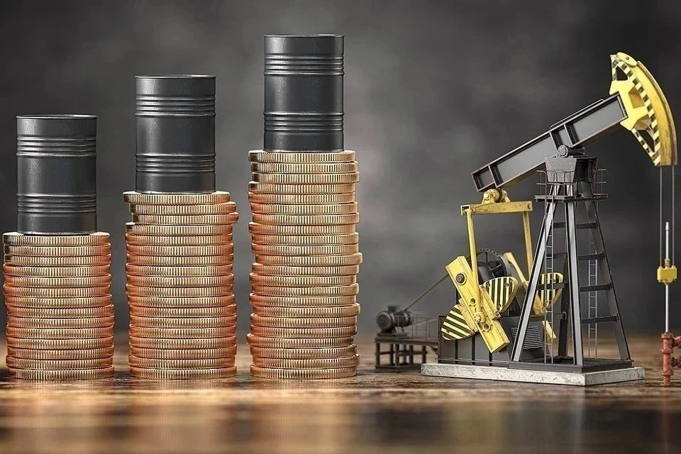 МЭА: коммерческих запасов нефти в мире остается на две недели