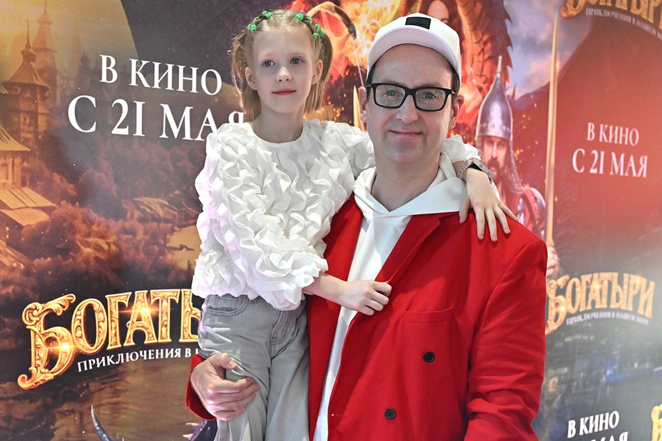 Никита Тарасов с дочкой на премьере фильма 