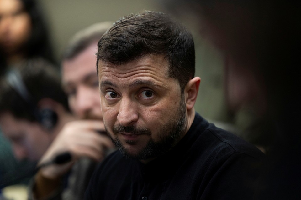 К Зеленскому на Украине подали иск с требованием отмены санкций против Миндича