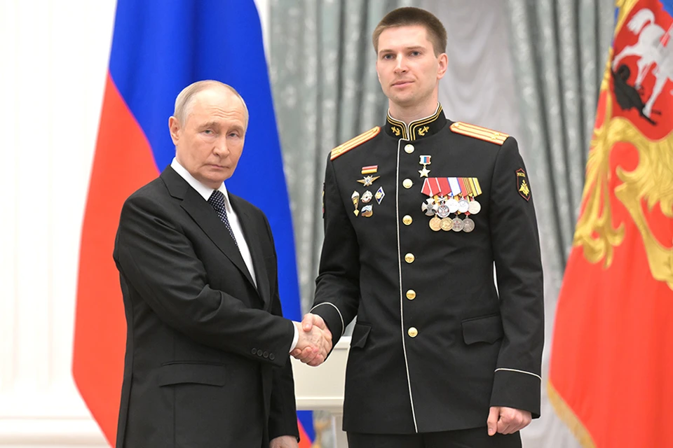 Президент РФ Владимир Путин вручает государственные награды военнослужащим - героям СВО и ряду выдающихся россиян.