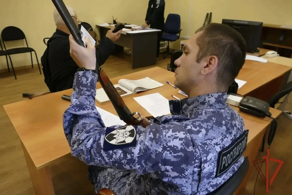 Часть оружия томичи вернули добровольно. Фото: Росгвардия