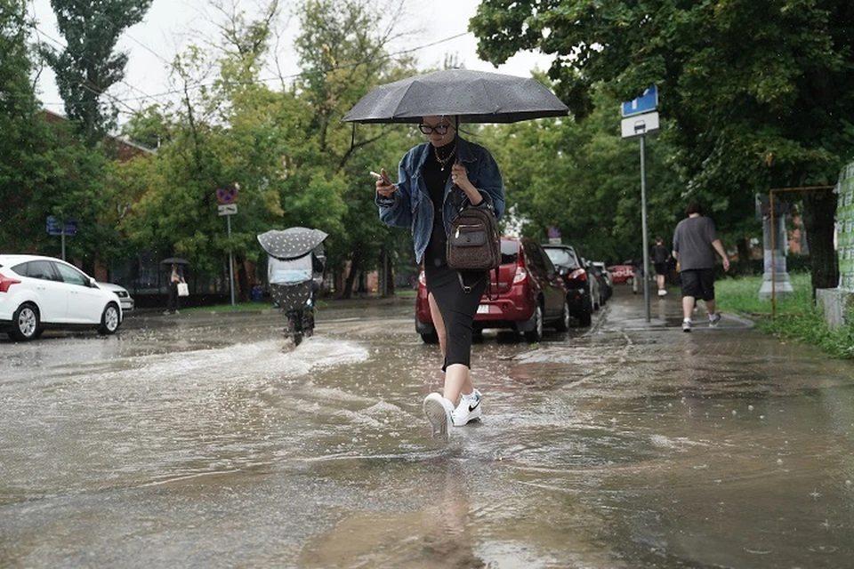 Дожди и град атаковали Симферополь.