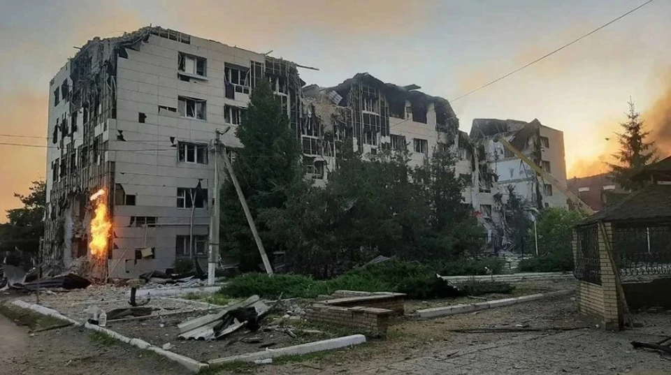 Девять человек остаются под завалами колледжа в Старобельске после теракта ВСУ, фото: администрация Старобельска