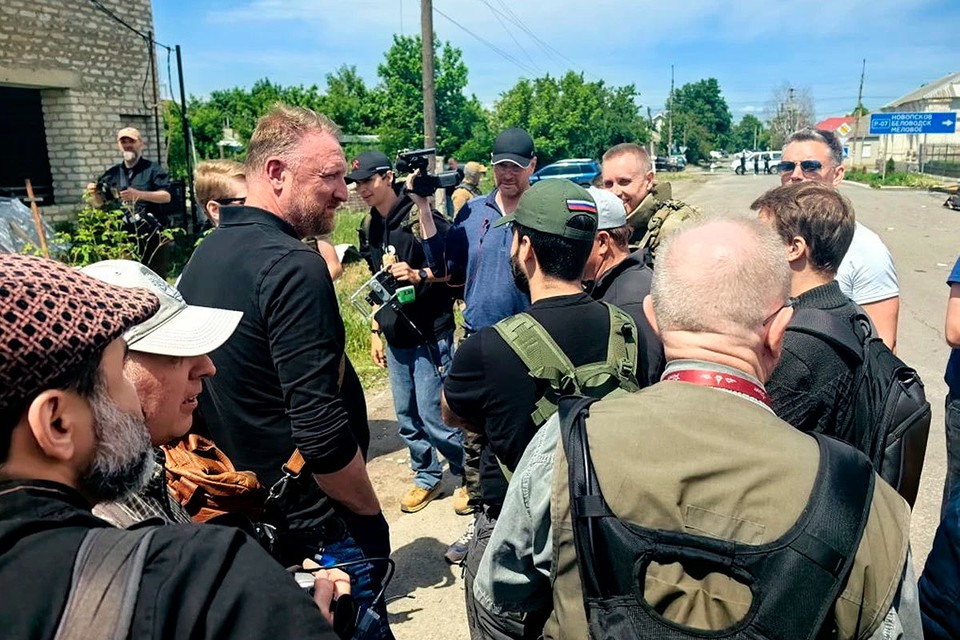 Западные журналисты все-таки отправились на место удара ВСУ по колледжу в Старобельске