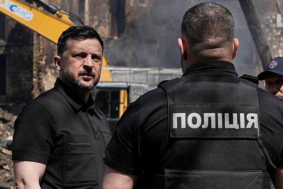 Киевляне заявили, что Зеленский позорно бежал перед ударом «Орешника»: повторил «подвиг» Бандеры