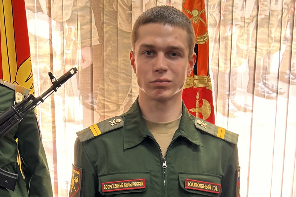 «Я служил как все»: Глеб Калюжный честно рассказал о службе в армии, гимне Семёновского полка и скупых мужских слезах в клубе