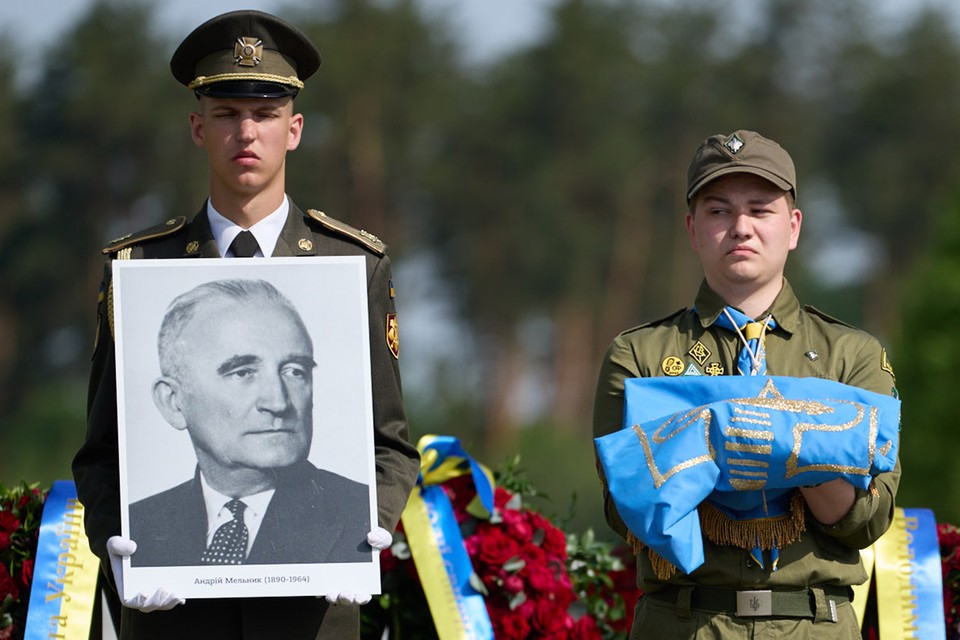 Украина строит себя на костях предателей: Зачем Зеленский начал свозить в Киев трупы нацистов со всего мира