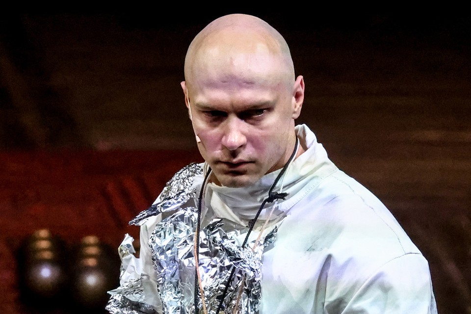 «Театр породил чудовище» или «современная режиссура»: Вокруг «Гамлета» в МХТ ломаются копья