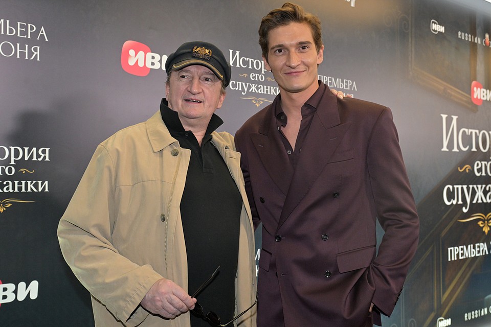 Премьера фильма «История его служанки»: Матвей Лыков с родителями, Виктор Васильев с семьей и Екатерина Гусева в роскошном платье