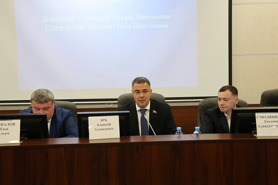Под председательством Главы города Тулы, руководителя фракции «Единая Россия» Алексея Эрка депутаты рассмотрели более 20 вопросов.
