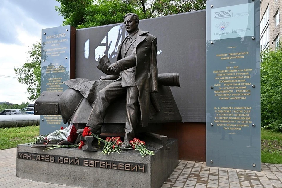 Юрий Максарев прошел путь от телеграфиста до начальника танкового производства. Фото: пресс-служба ГК «Ростех»