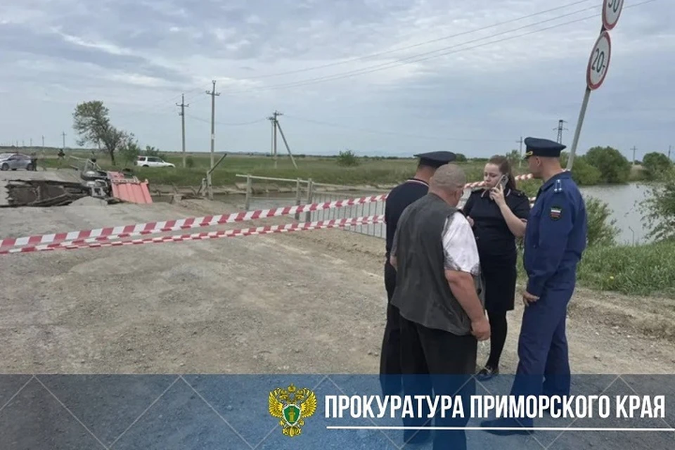Временный мост возведут на месте разрушенного большегрузом в Приморье Фото: прокуратура Приморского края