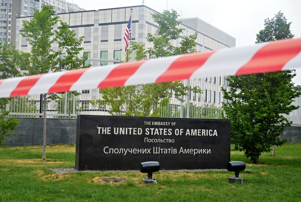 В Киеве не поверили в эвакуацию посольства США: украинский МИД поспешил опровергнуть заявления Каи Каллас о бегстве американцев