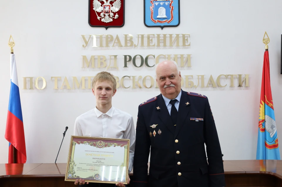 Евгений планирует связать свою жизнь с полицией