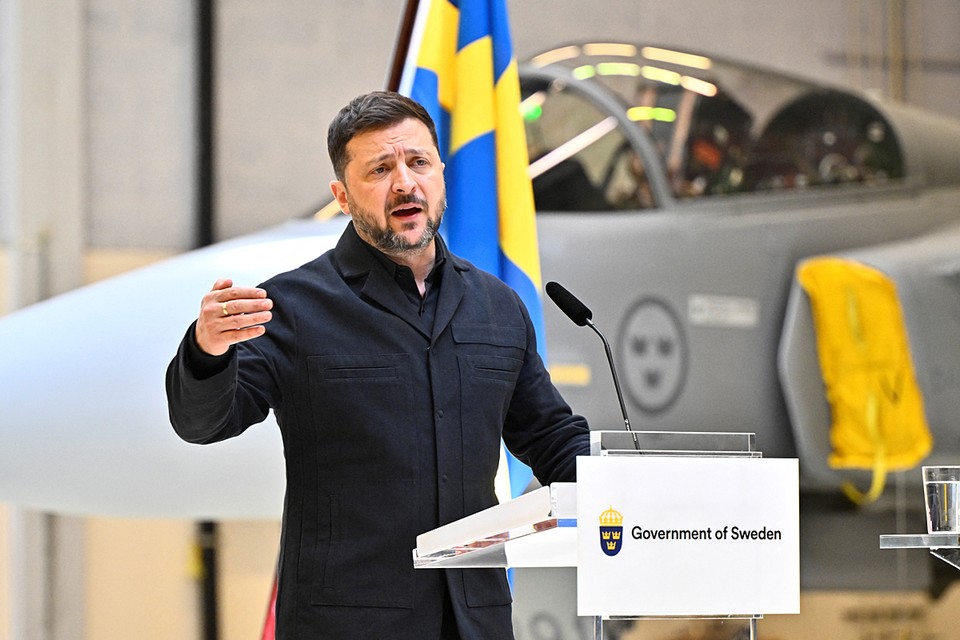 Новости СВО на Украине и боевая сводка на 29 мая: Зеленский выпросил у шведов истребители, майор в Запорожье насиловал ребенка, боевики били по детсаду и детской площадке