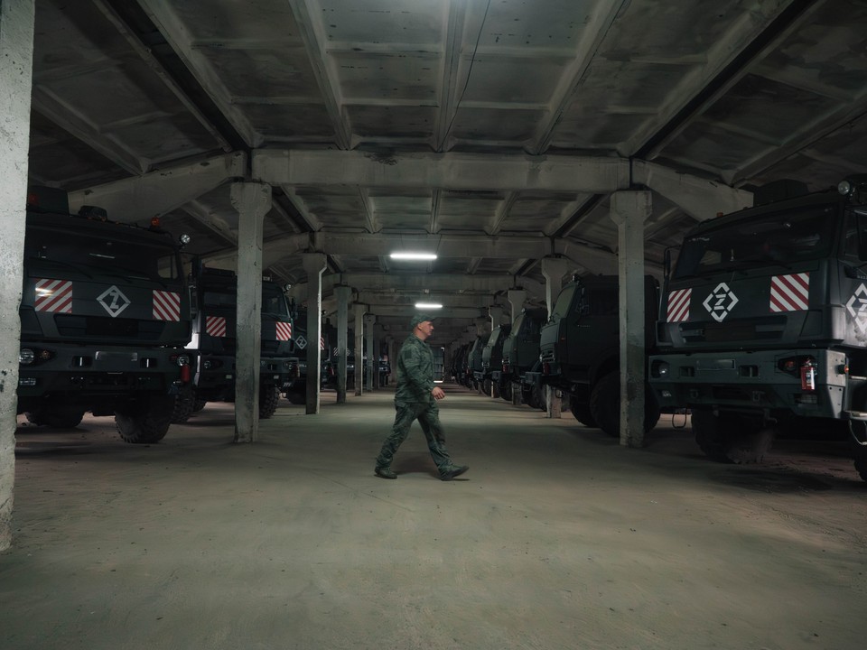 Крепче за баранку держись шофер: в стране отмечают День военного автомобилиста