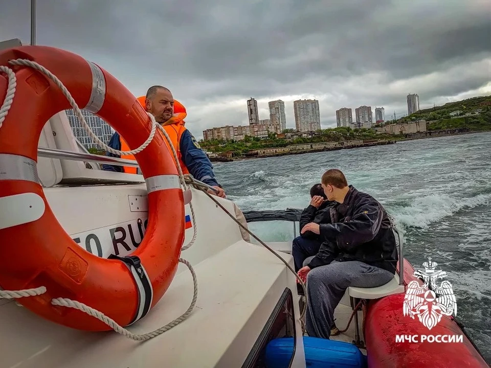 Всех пострадавших доставили на берег. Фото: МЧС