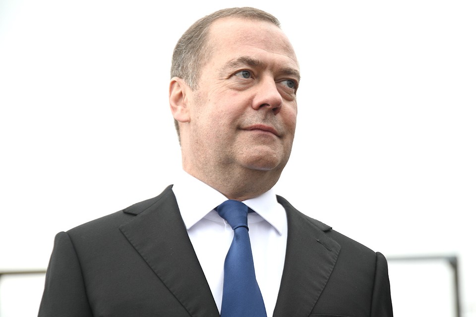 «Это только цветочки»: Дмитрий Медведев посоветовал евроимпотентам «завалить хлеборезку»