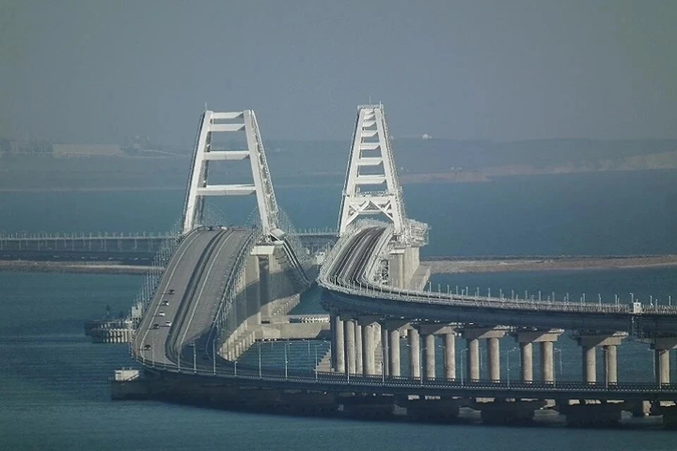На Крымском мосту временно ограничено движение автотранспорта