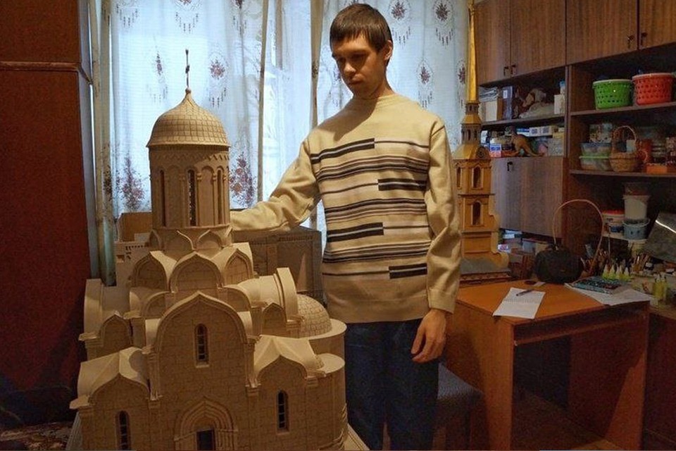 Архитектура в миниатюре: Мастер из Прикамья создает шедевры зодчества из картона