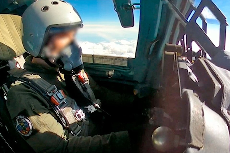 Минобороны России: по военным целям в Киеве нанесен удар гиперзвуковыми ракетами и дронами