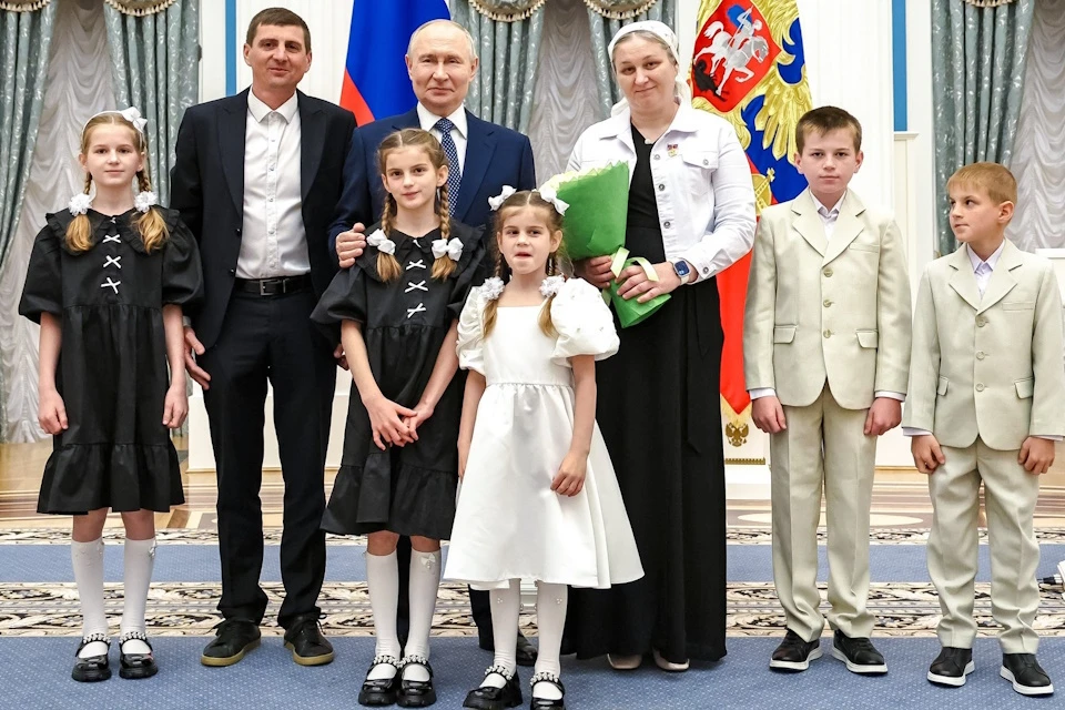 Супруги срочно ехали из Сочи, чтобы успеть на награждение в Кремль Фото: www.kremlin.ru
