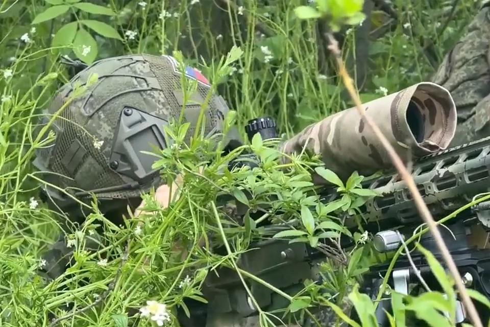 Снайперы Паныч и Фитиль отрывают украинским Бабам-Ягам лопасти