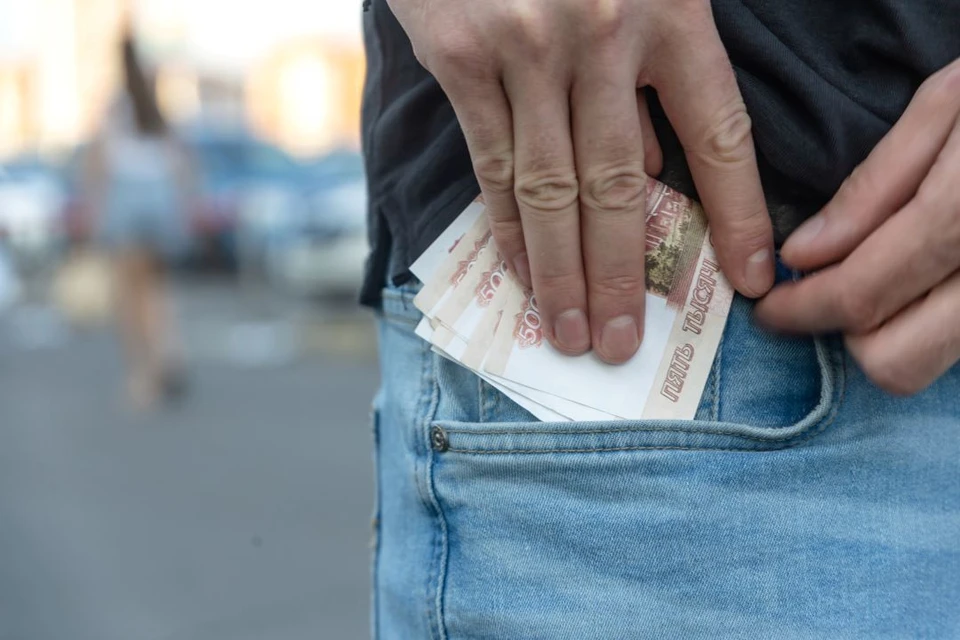 Пенсионерка из Ростова узнала о долгах сына лишь после блокировки банковской карты.